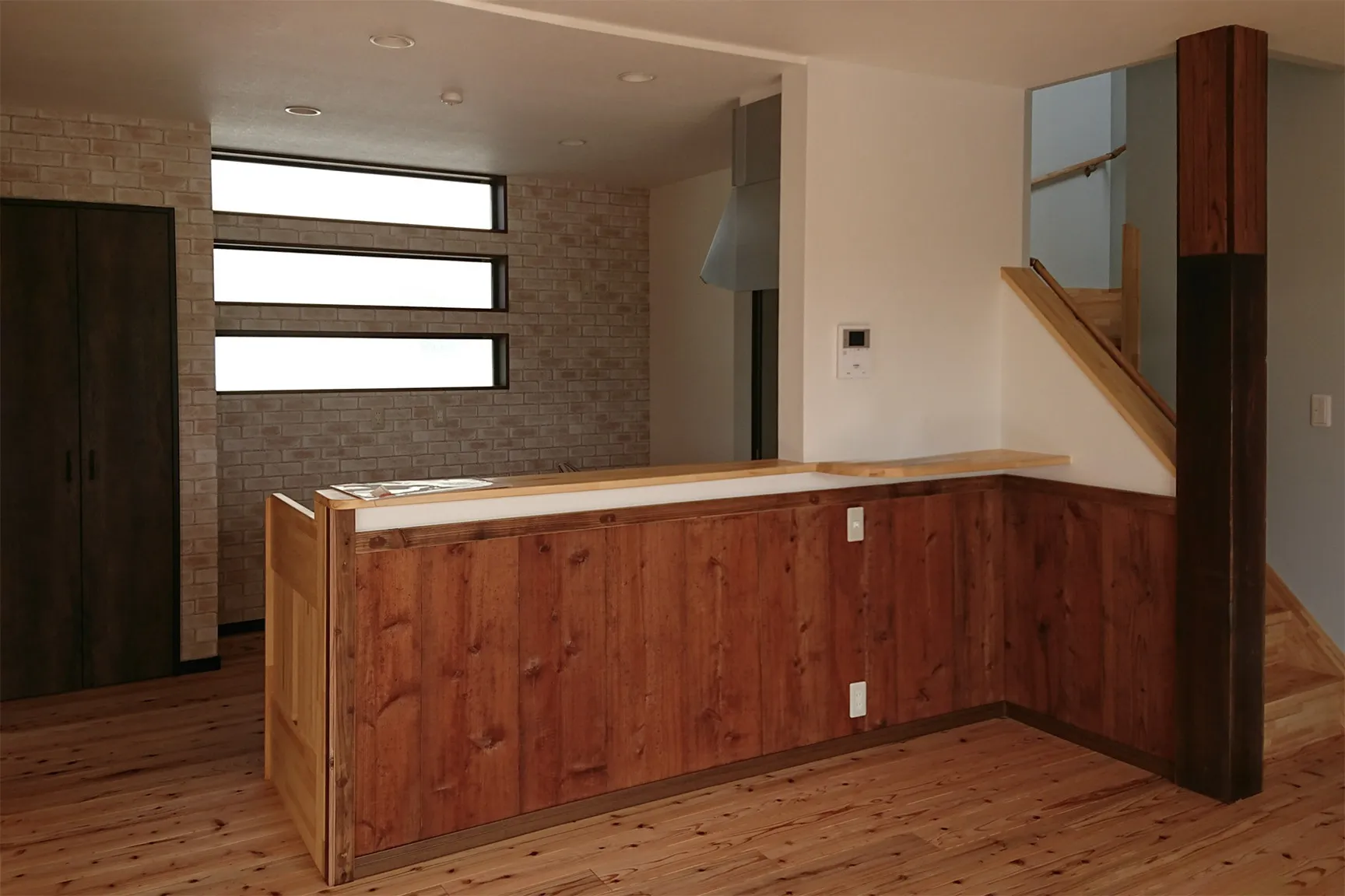 K様邸 - 光を透かし、影を愛でる。美意識が細部に宿るモノトーンの邸宅。