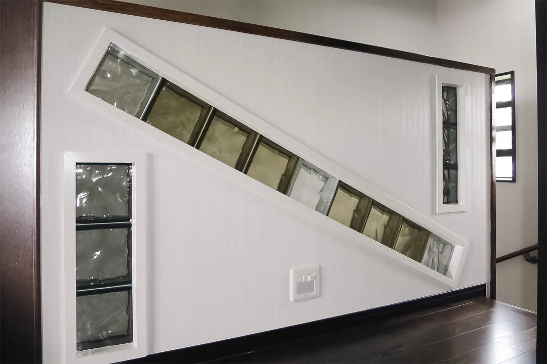 K様邸 - 光を透かし、影を愛でる。美意識が細部に宿るモノトーンの邸宅。