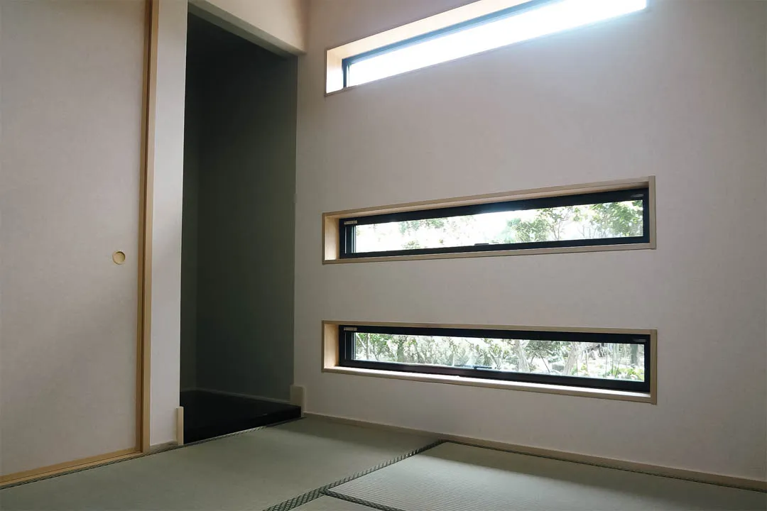 K様邸 - 光を透かし、影を愛でる。美意識が細部に宿るモノトーンの邸宅。