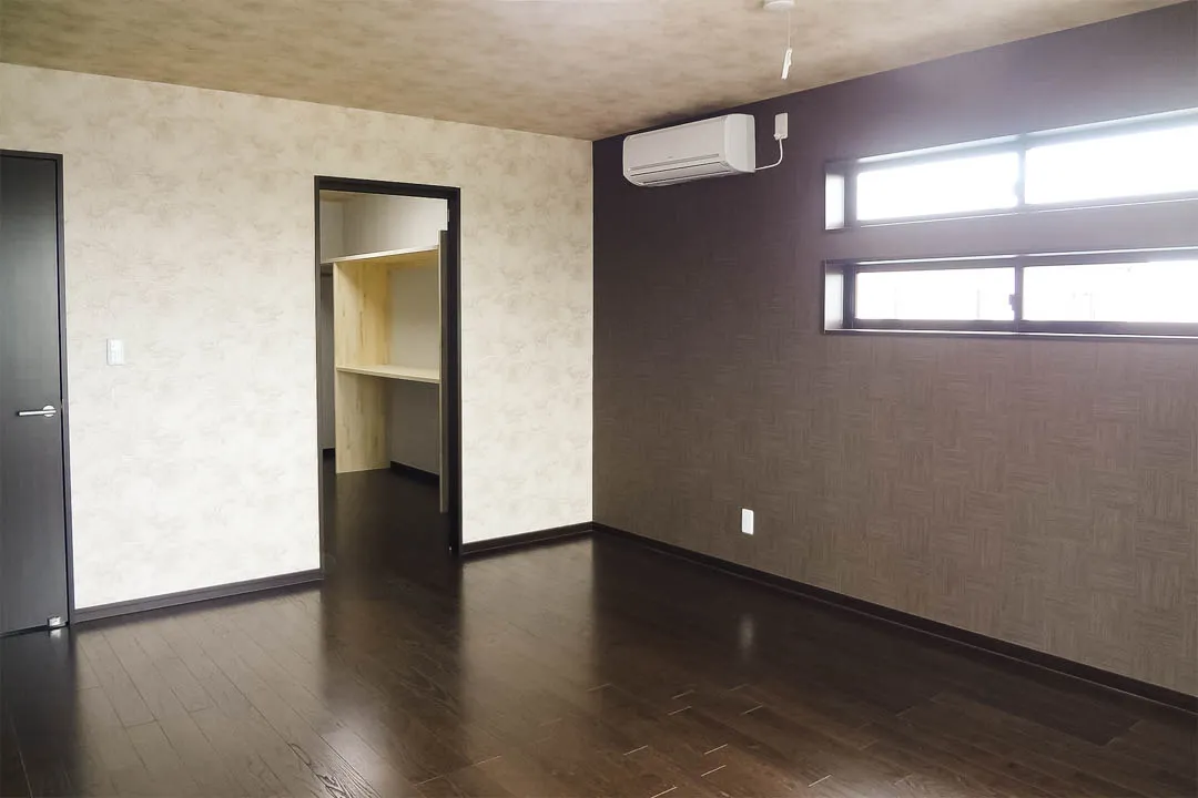 K様邸 - 光を透かし、影を愛でる。美意識が細部に宿るモノトーンの邸宅。