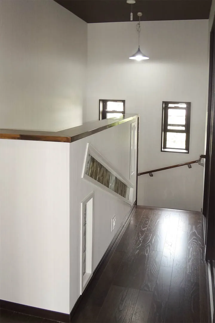 K様邸 - 光を透かし、影を愛でる。美意識が細部に宿るモノトーンの邸宅。