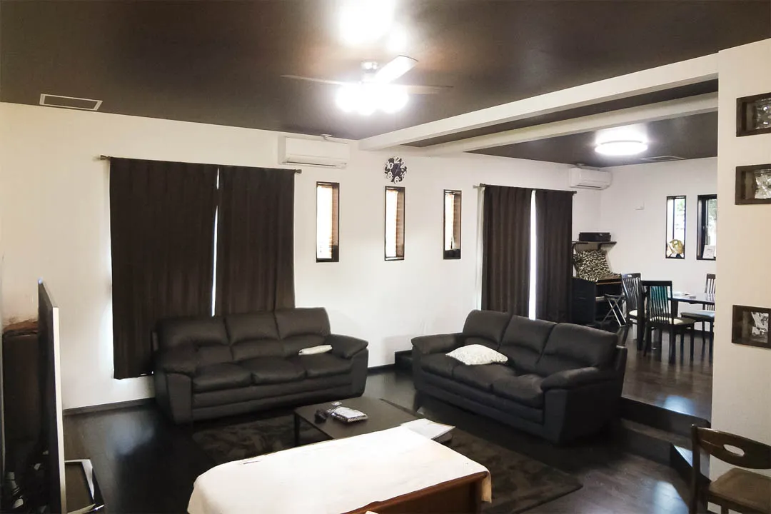 K様邸 - 光を透かし、影を愛でる。美意識が細部に宿るモノトーンの邸宅。