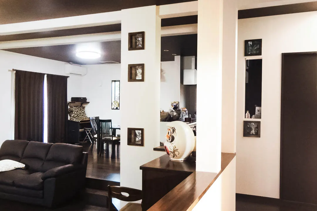 K様邸 - 光を透かし、影を愛でる。美意識が細部に宿るモノトーンの邸宅。