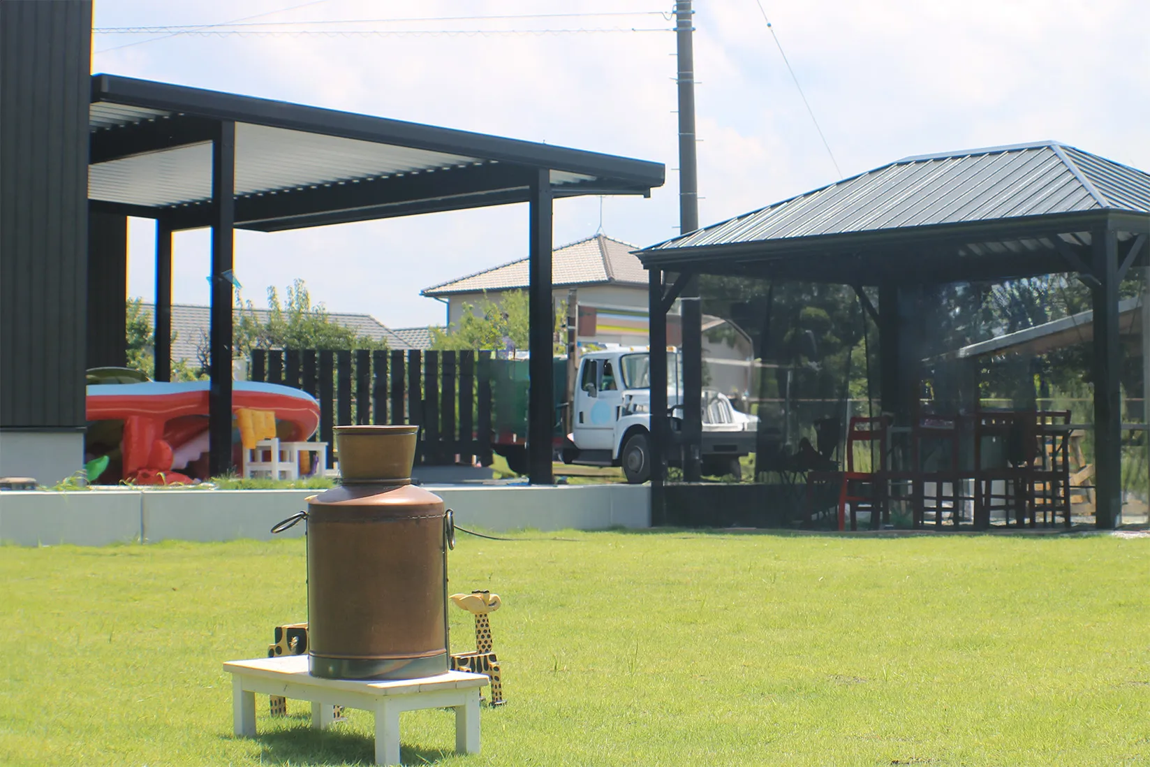 S様邸- デッキは「物流」。大家族の生活負荷を最小化する搬入戦略。