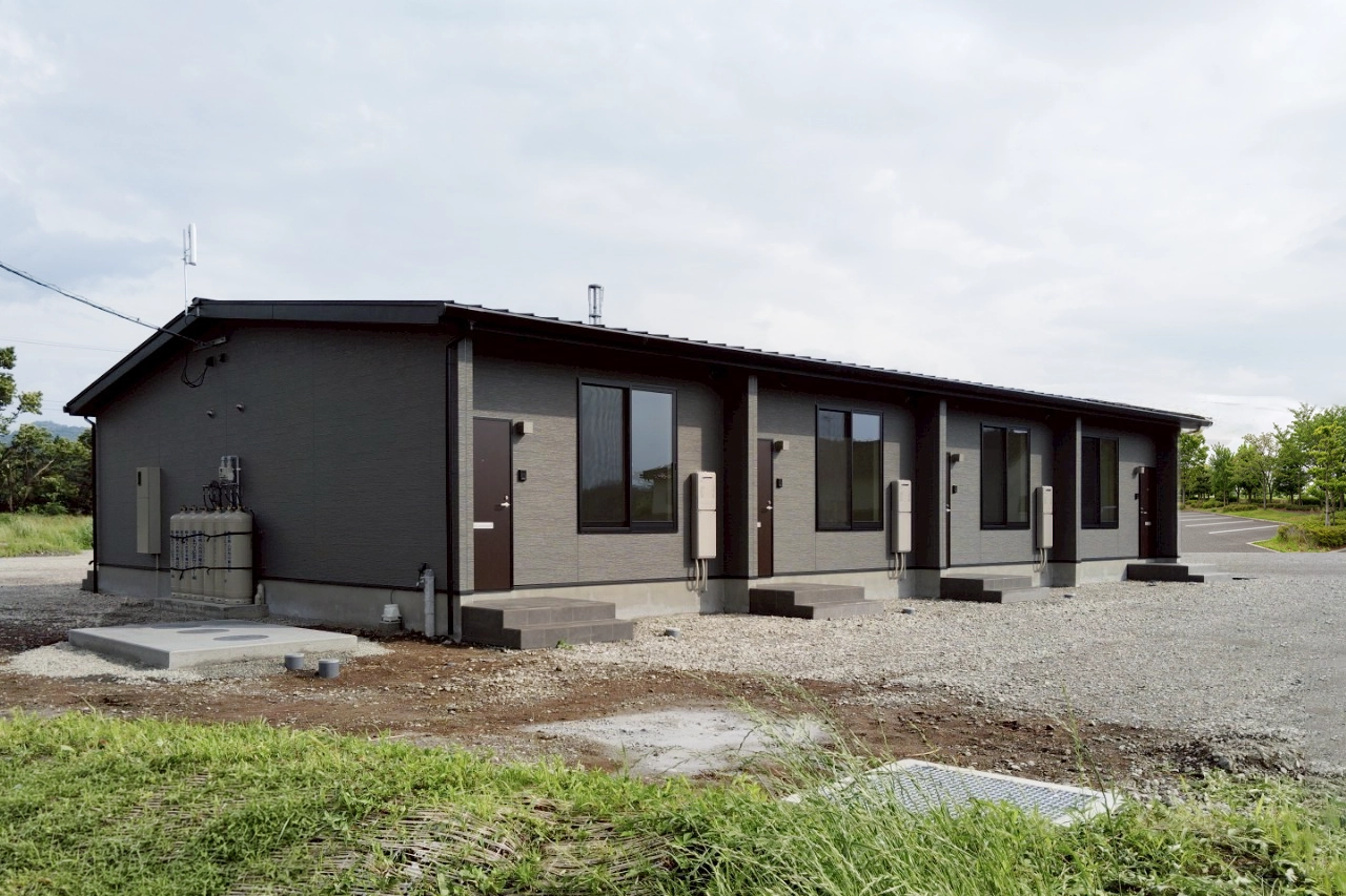 ㈱ランバーやまと人吉工場様 - ミニマルを極めた平屋長屋モデル